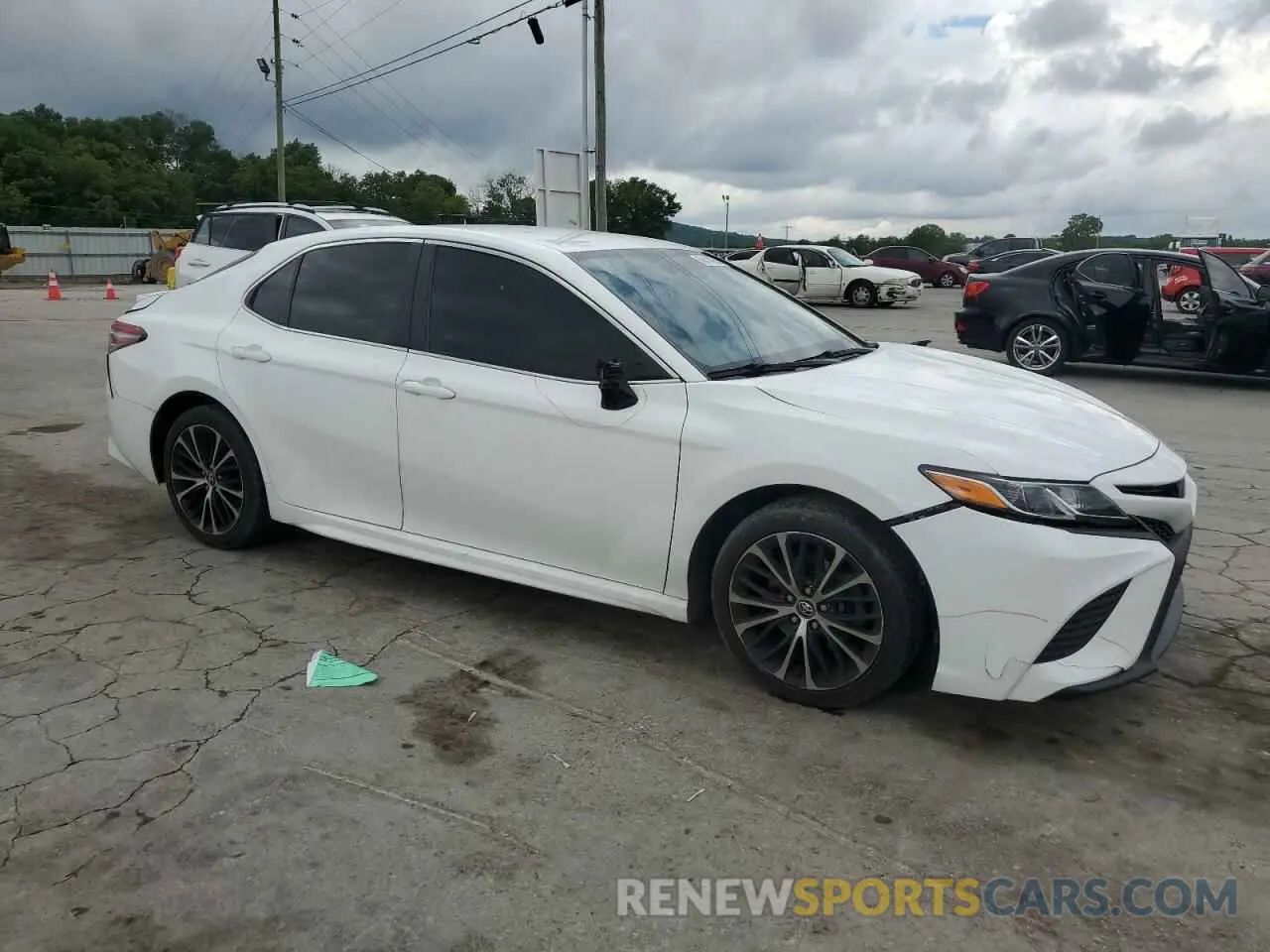 4 Photograph of a damaged car 4T1B11HK0KU733500 TOYOTA CAMRY 2019