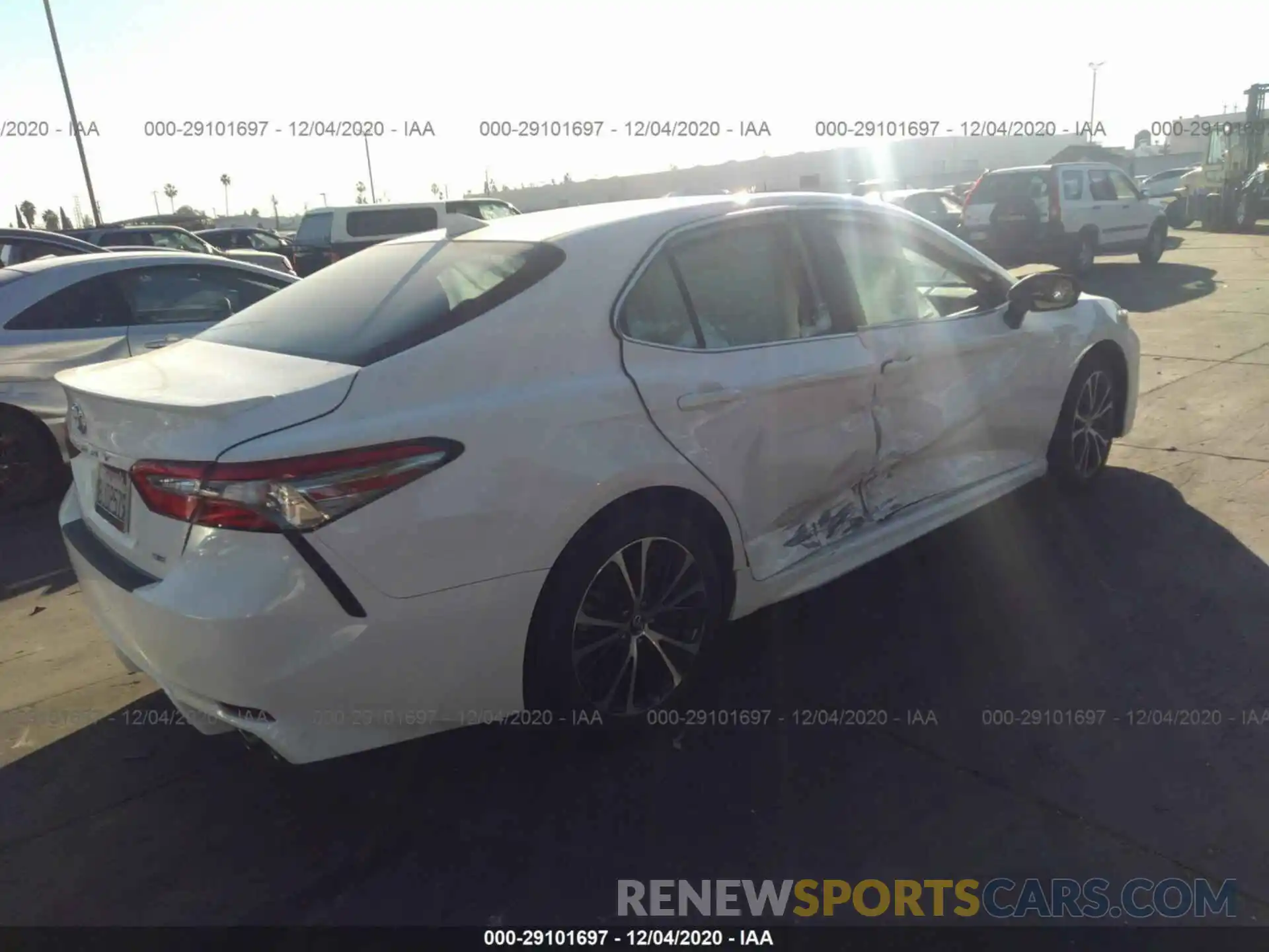 4 Photograph of a damaged car 4T1B11HK0KU735702 TOYOTA CAMRY 2019