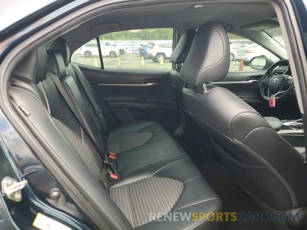 10 Photograph of a damaged car 4T1B11HK0KU739913 TOYOTA CAMRY 2019