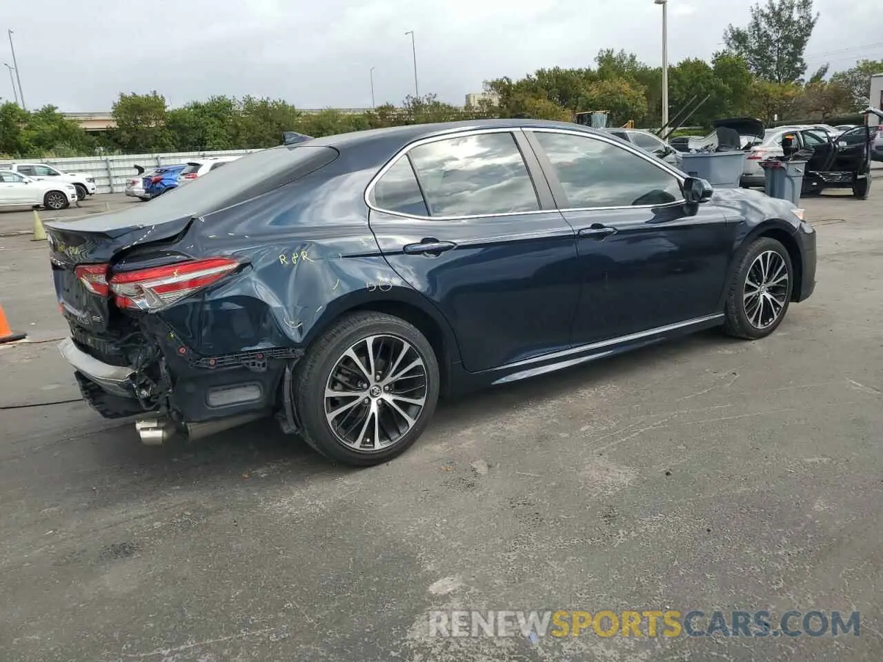 3 Photograph of a damaged car 4T1B11HK0KU739913 TOYOTA CAMRY 2019