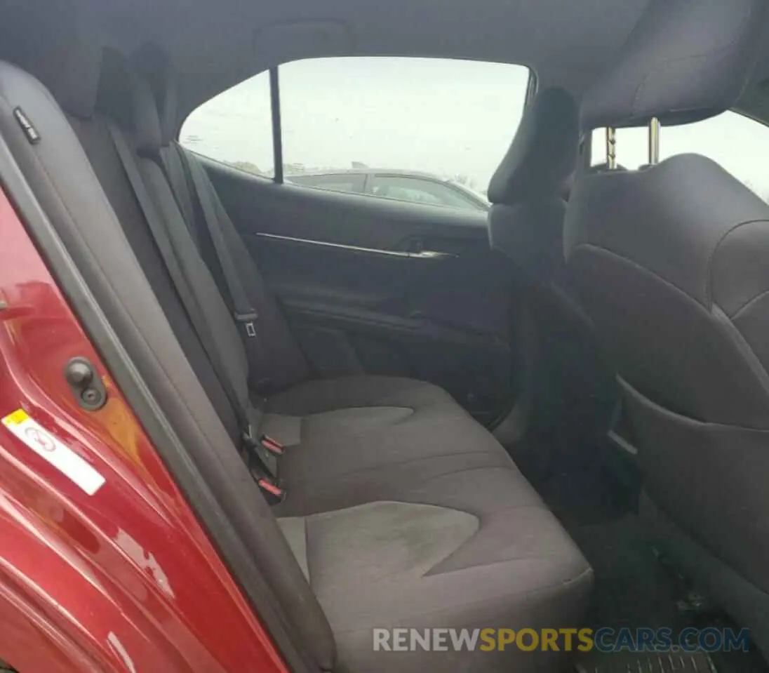 10 Photograph of a damaged car 4T1B11HK0KU740365 TOYOTA CAMRY 2019