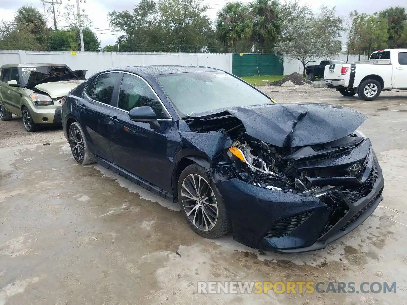 1 Photograph of a damaged car 4T1B11HK0KU740883 TOYOTA CAMRY 2019