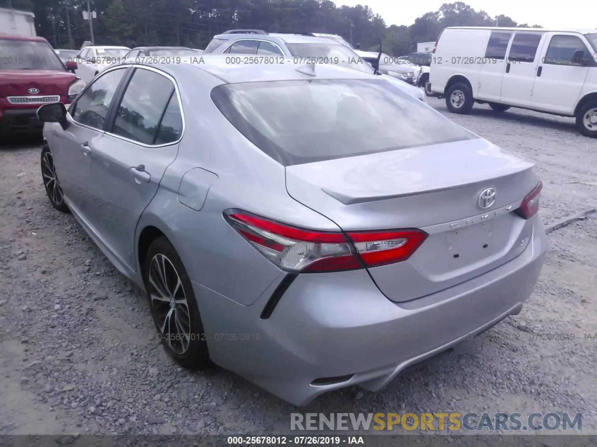 3 Photograph of a damaged car 4T1B11HK0KU741418 TOYOTA CAMRY 2019