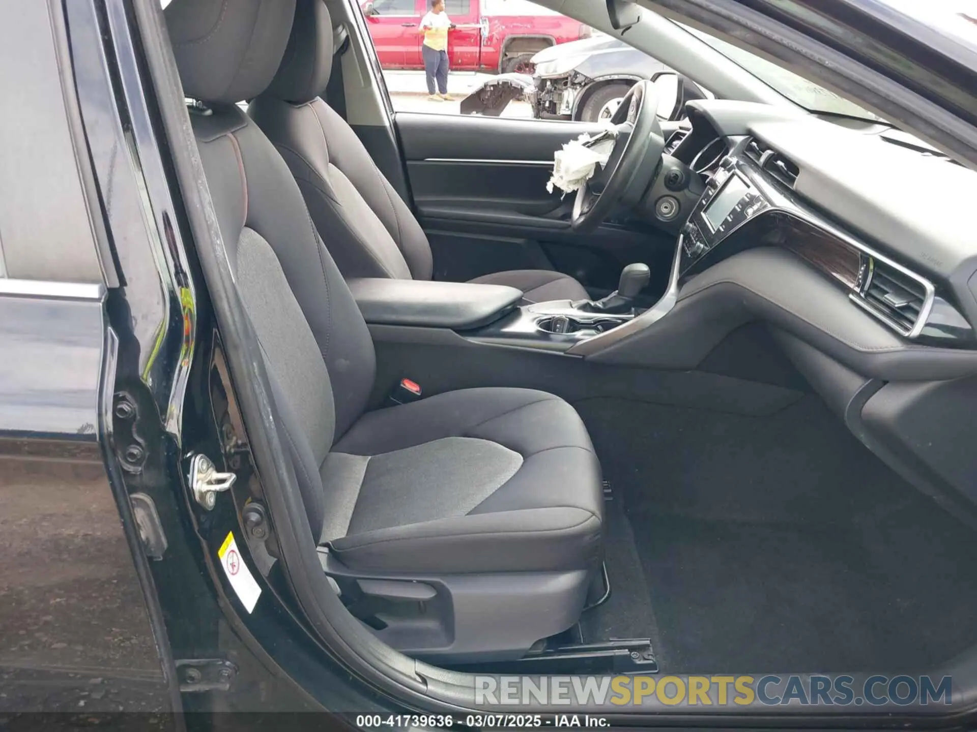 5 Photograph of a damaged car 4T1B11HK0KU743637 TOYOTA CAMRY 2019