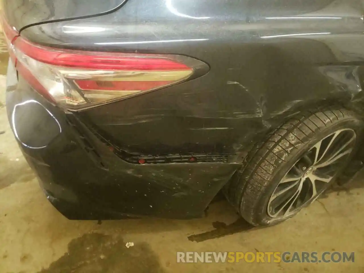 9 Photograph of a damaged car 4T1B11HK0KU744383 TOYOTA CAMRY 2019