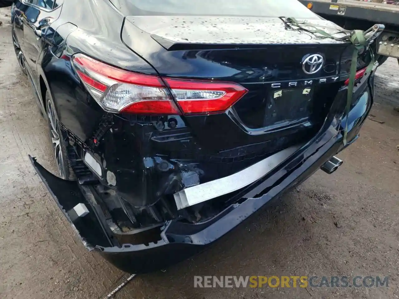 9 Photograph of a damaged car 4T1B11HK0KU750636 TOYOTA CAMRY 2019