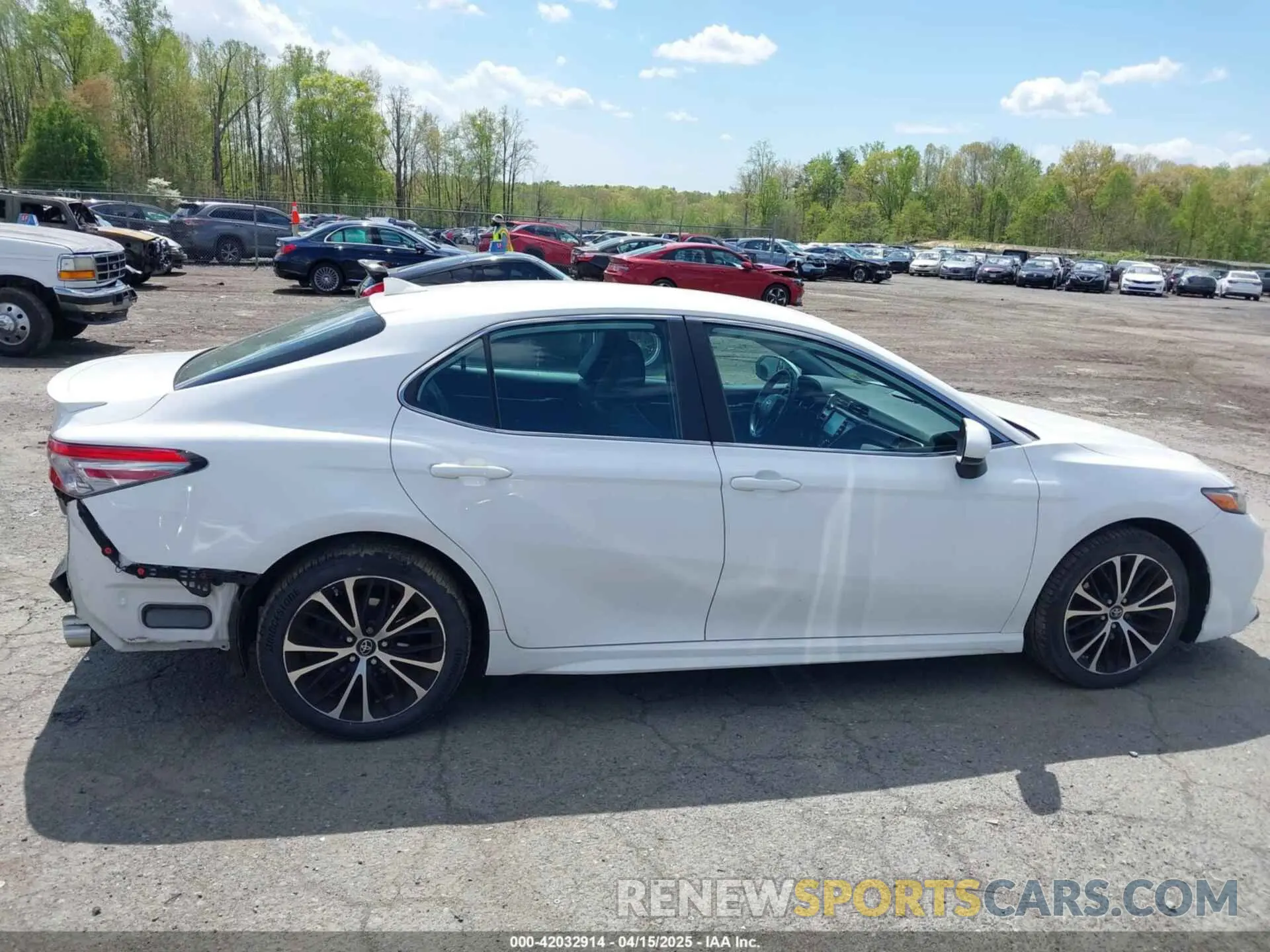 13 Photograph of a damaged car 4T1B11HK0KU754797 TOYOTA CAMRY 2019