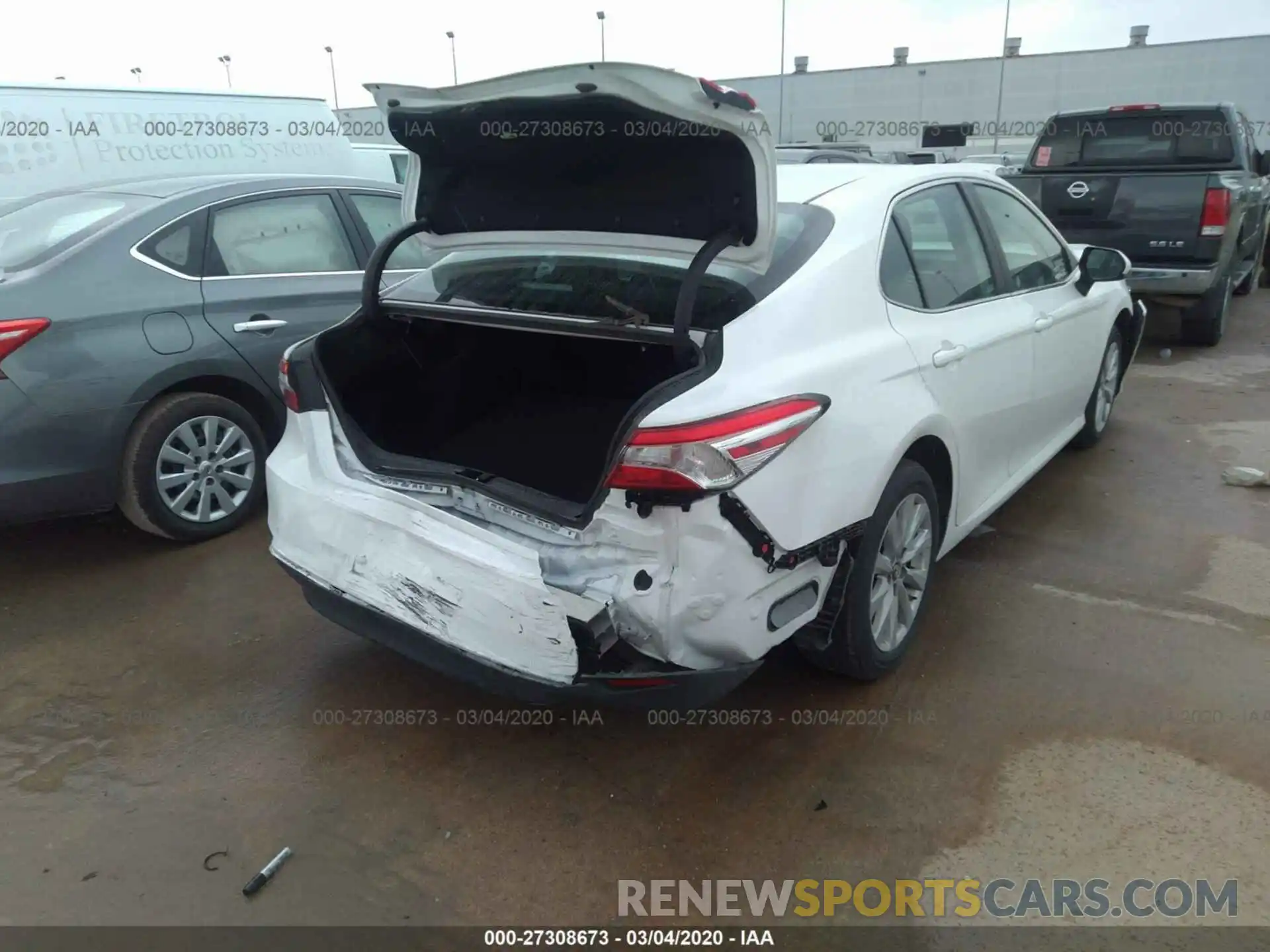 4 Photograph of a damaged car 4T1B11HK0KU756386 TOYOTA CAMRY 2019