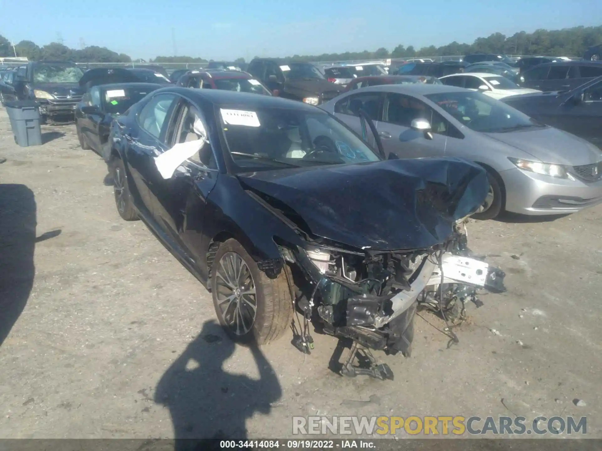 1 Photograph of a damaged car 4T1B11HK0KU758669 TOYOTA CAMRY 2019