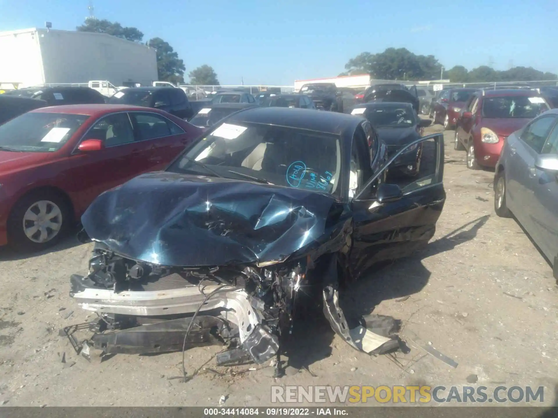 2 Photograph of a damaged car 4T1B11HK0KU758669 TOYOTA CAMRY 2019