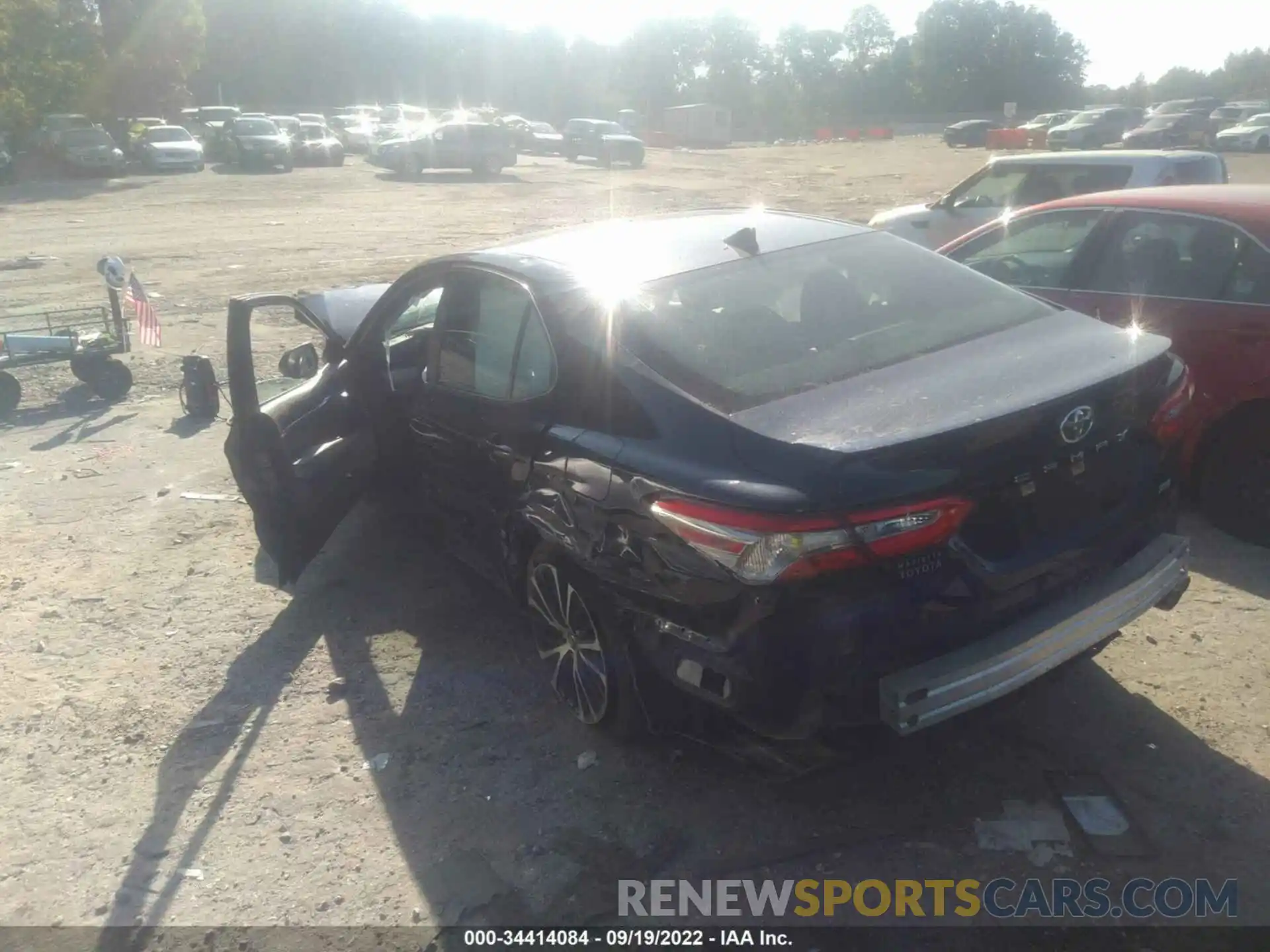 3 Photograph of a damaged car 4T1B11HK0KU758669 TOYOTA CAMRY 2019