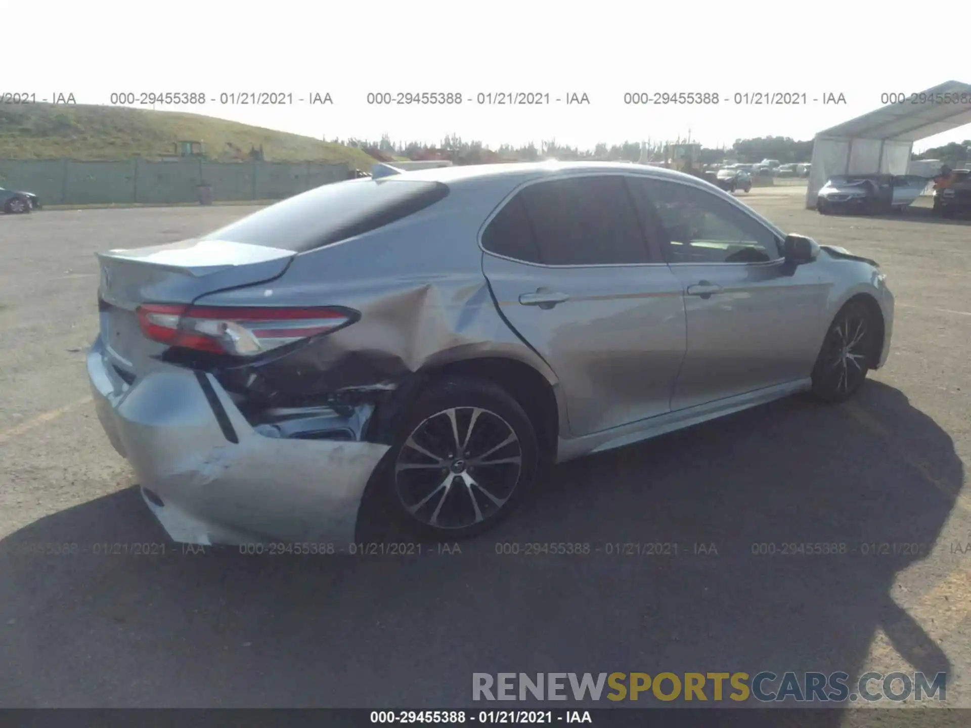 4 Photograph of a damaged car 4T1B11HK0KU761913 TOYOTA CAMRY 2019