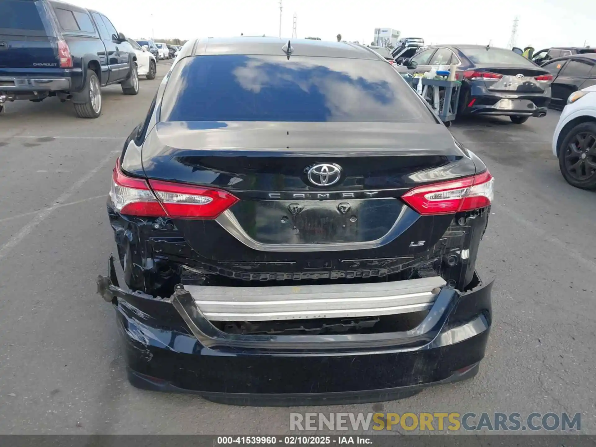 16 Photograph of a damaged car 4T1B11HK0KU767565 TOYOTA CAMRY 2019