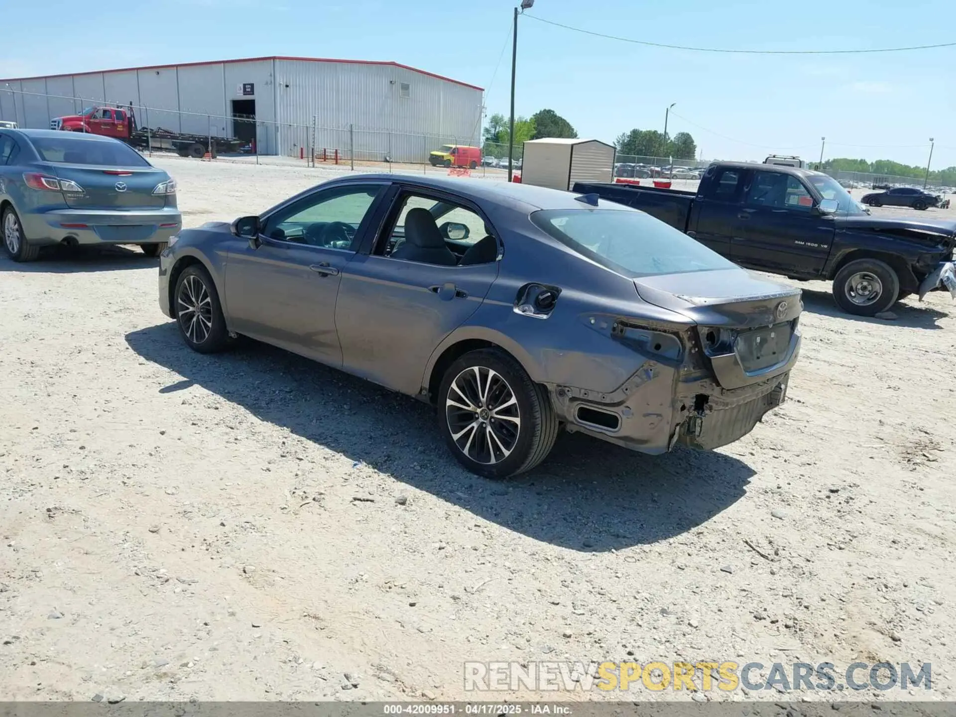 3 Photograph of a damaged car 4T1B11HK0KU771132 TOYOTA CAMRY 2019