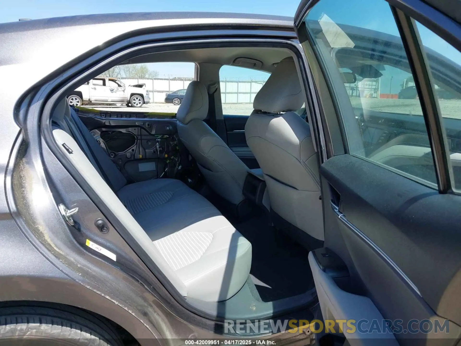 8 Photograph of a damaged car 4T1B11HK0KU771132 TOYOTA CAMRY 2019