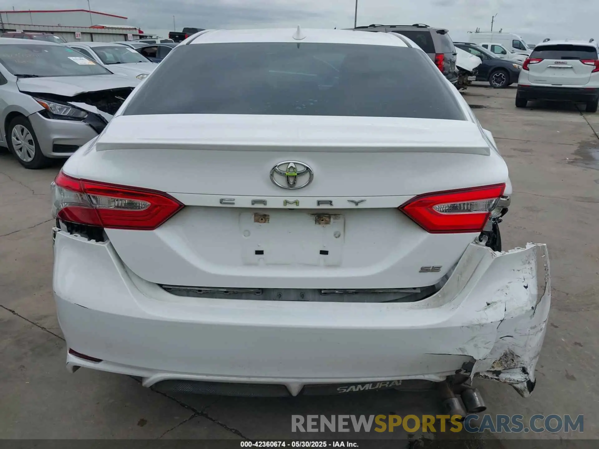 16 Photograph of a damaged car 4T1B11HK0KU775035 TOYOTA CAMRY 2019