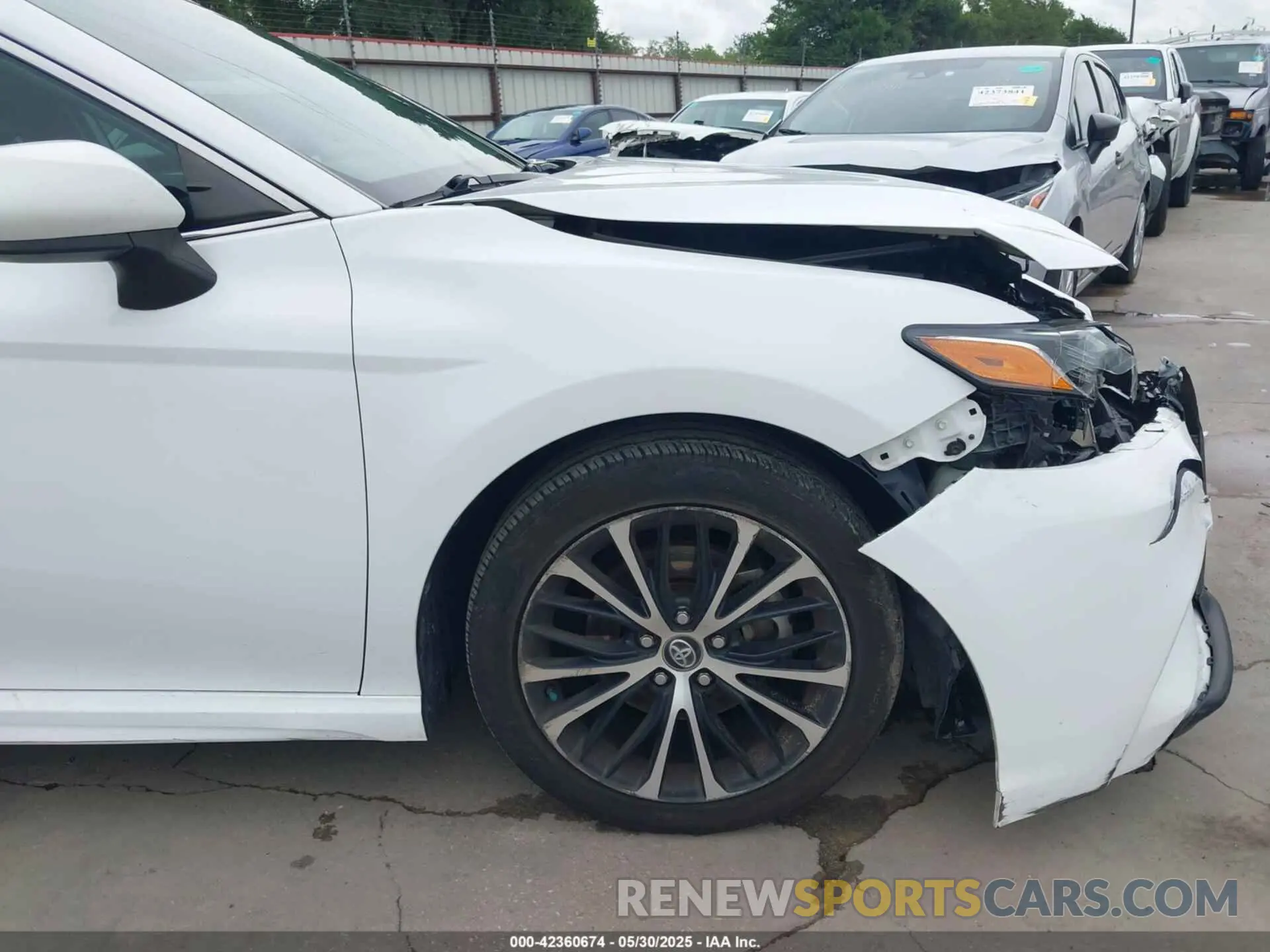 17 Photograph of a damaged car 4T1B11HK0KU775035 TOYOTA CAMRY 2019