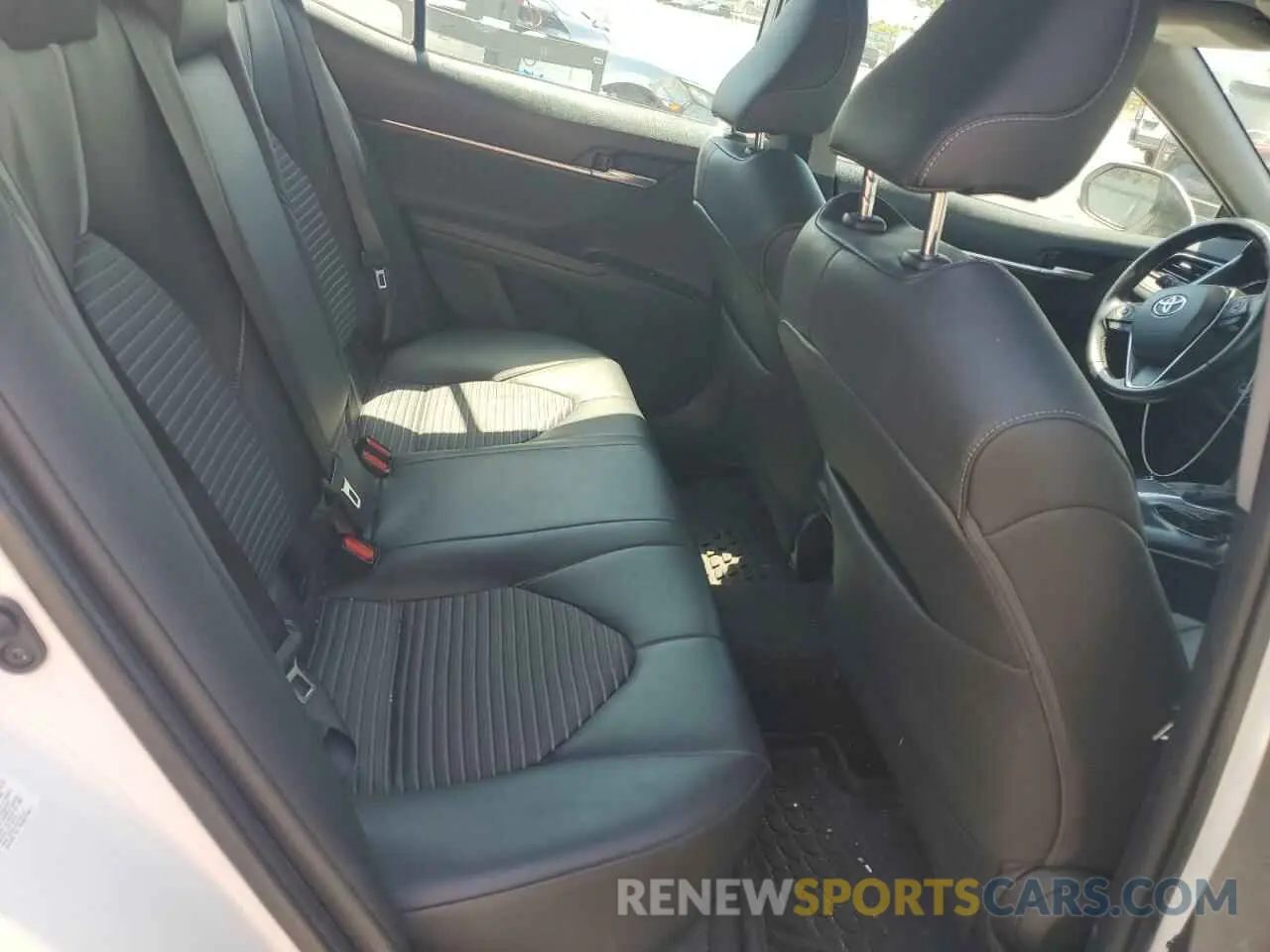 10 Photograph of a damaged car 4T1B11HK0KU779330 TOYOTA CAMRY 2019