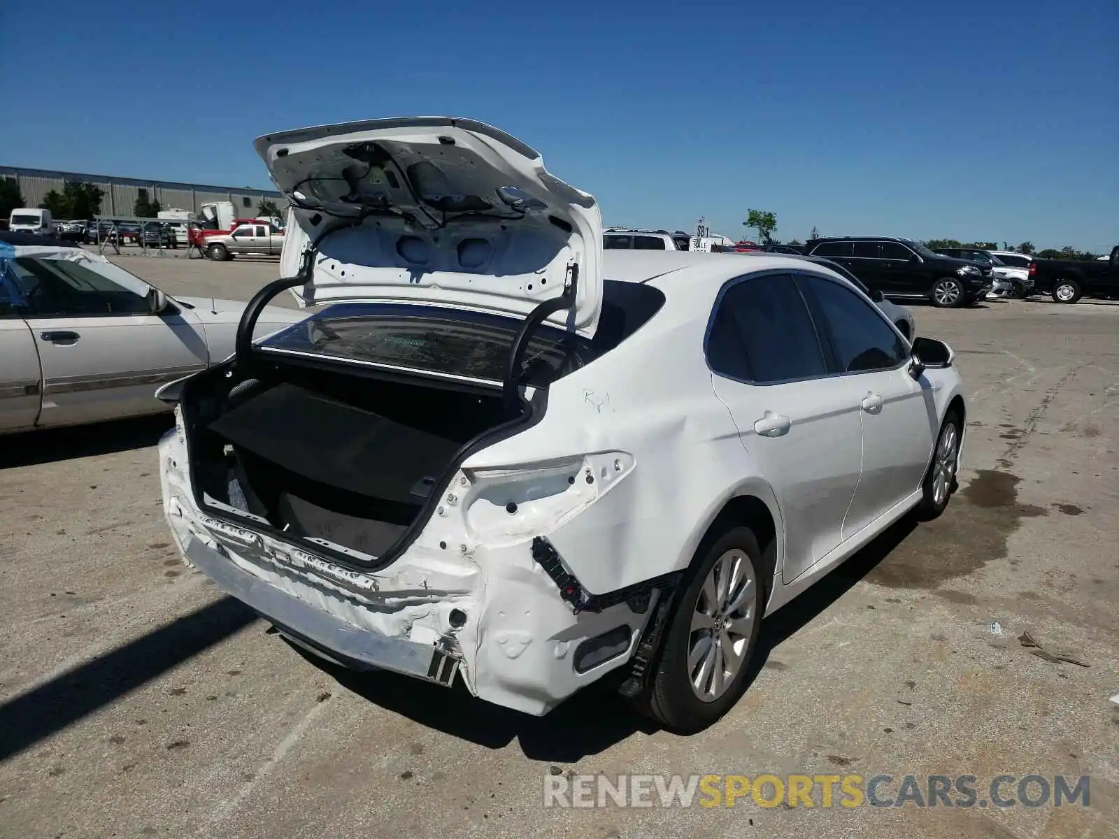 4 Photograph of a damaged car 4T1B11HK0KU780820 TOYOTA CAMRY 2019