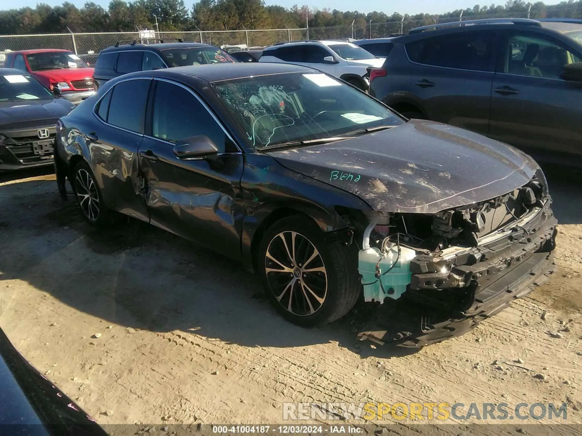 1 Photograph of a damaged car 4T1B11HK0KU784799 TOYOTA CAMRY 2019