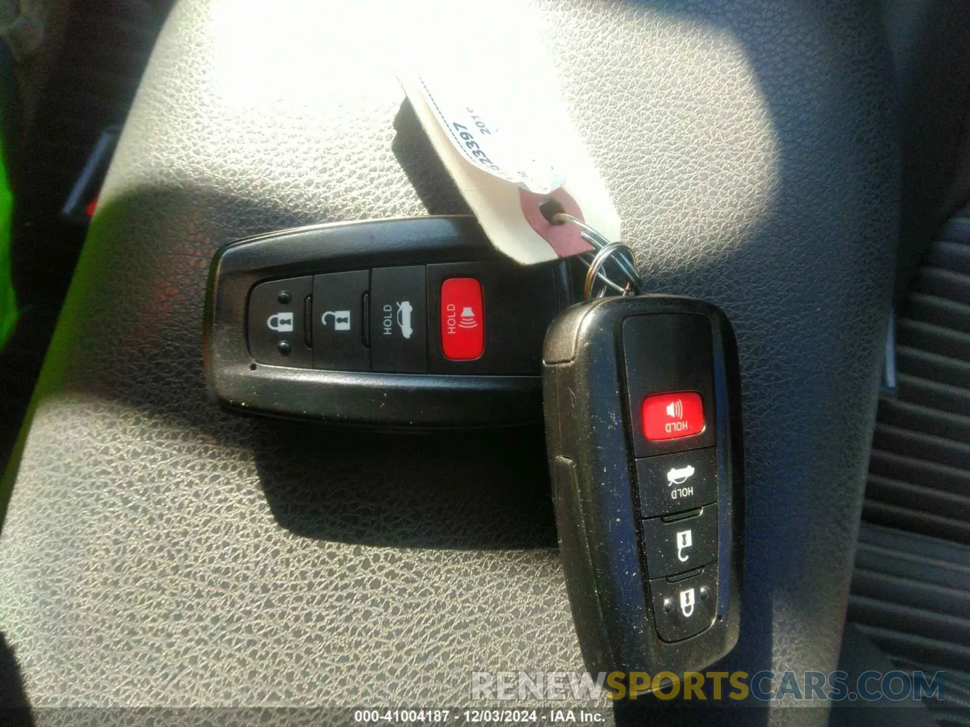 11 Photograph of a damaged car 4T1B11HK0KU784799 TOYOTA CAMRY 2019