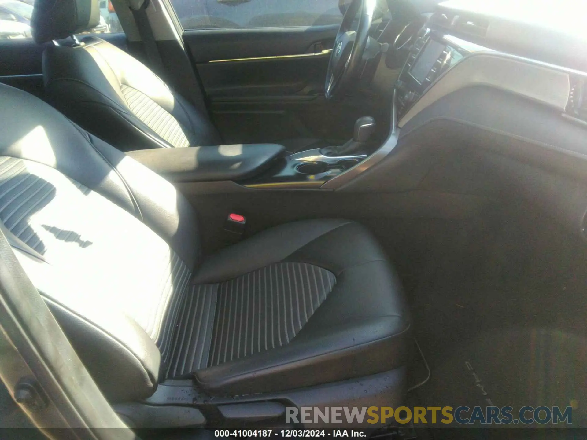 5 Photograph of a damaged car 4T1B11HK0KU784799 TOYOTA CAMRY 2019
