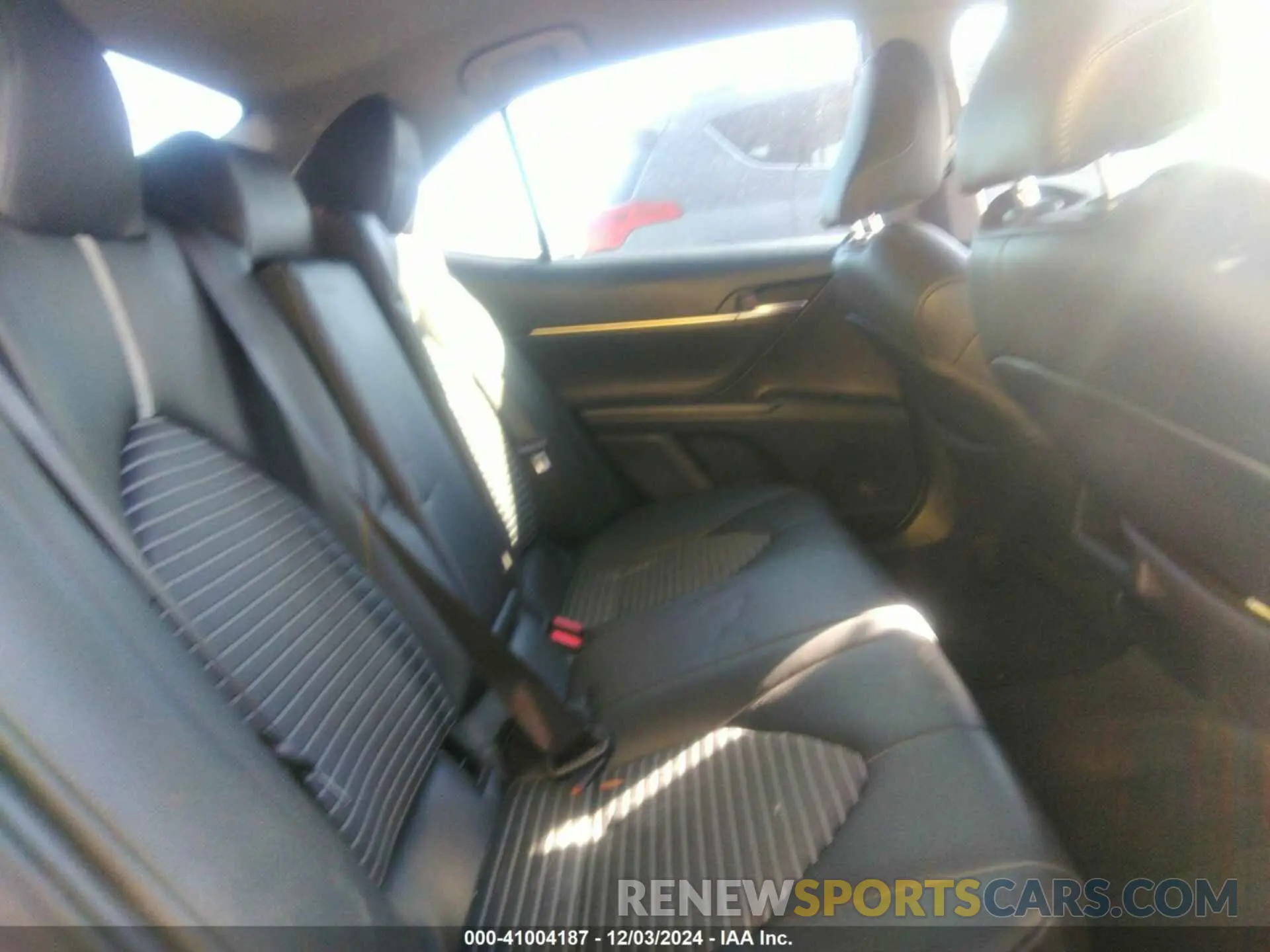 8 Photograph of a damaged car 4T1B11HK0KU784799 TOYOTA CAMRY 2019