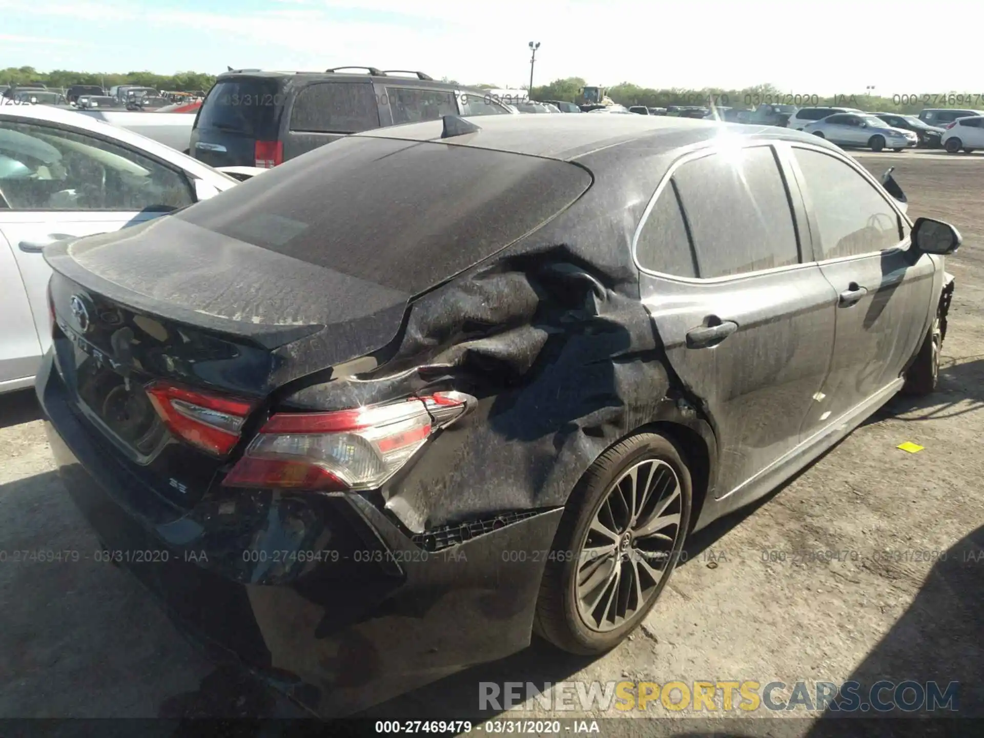 4 Photograph of a damaged car 4T1B11HK0KU786360 TOYOTA CAMRY 2019