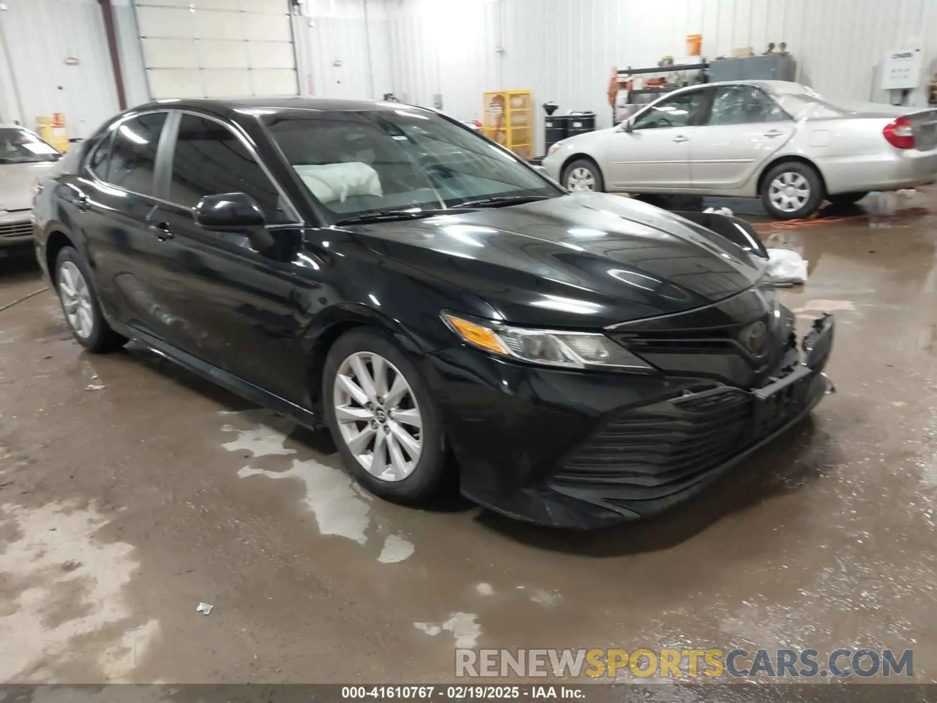 1 Photograph of a damaged car 4T1B11HK0KU788433 TOYOTA CAMRY 2019