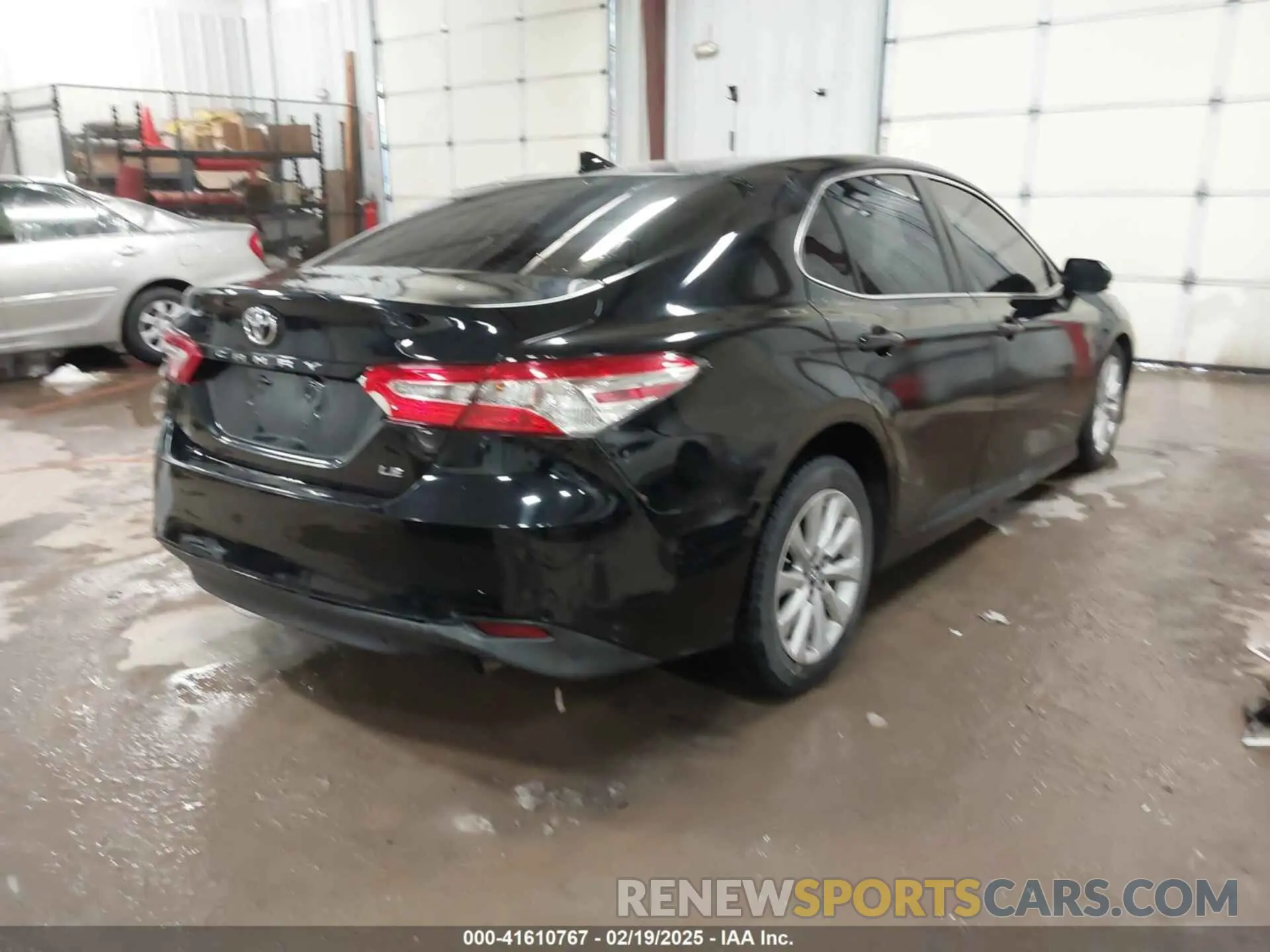 4 Photograph of a damaged car 4T1B11HK0KU788433 TOYOTA CAMRY 2019