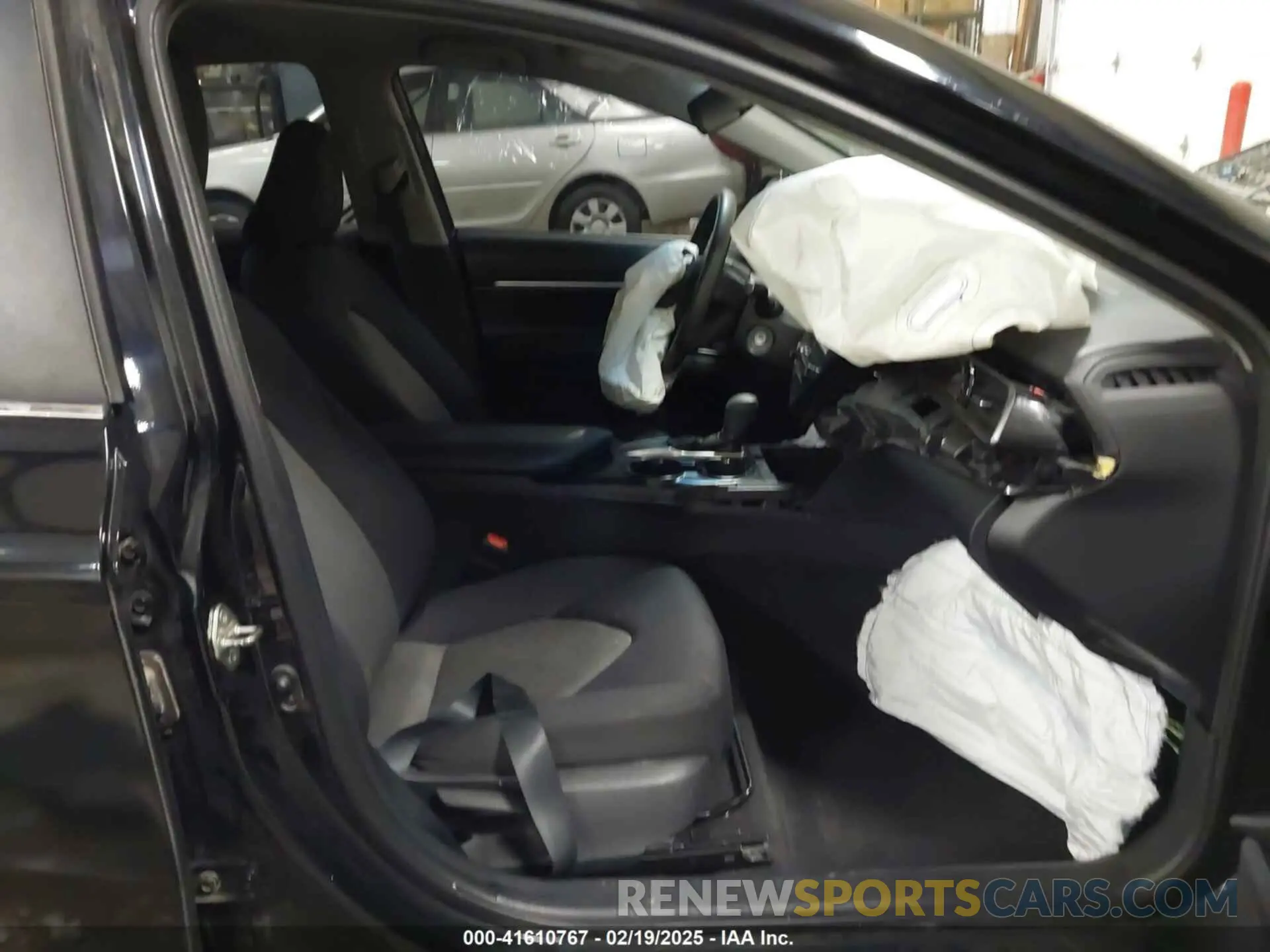 5 Photograph of a damaged car 4T1B11HK0KU788433 TOYOTA CAMRY 2019