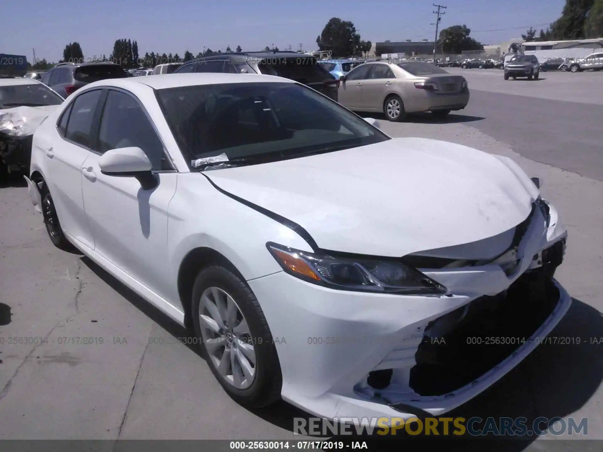 1 Photograph of a damaged car 4T1B11HK0KU792241 TOYOTA CAMRY 2019