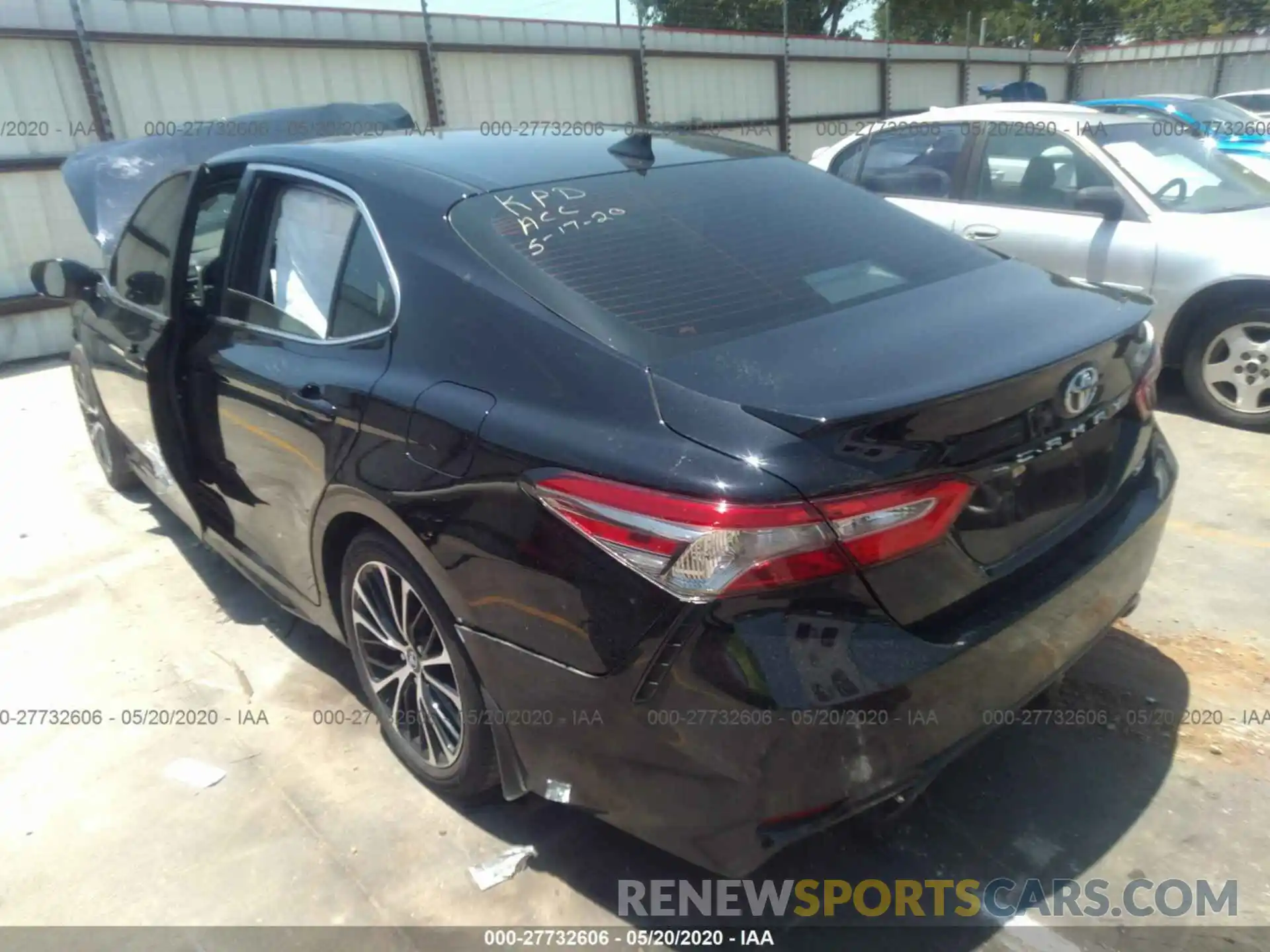 3 Photograph of a damaged car 4T1B11HK0KU795267 TOYOTA CAMRY 2019