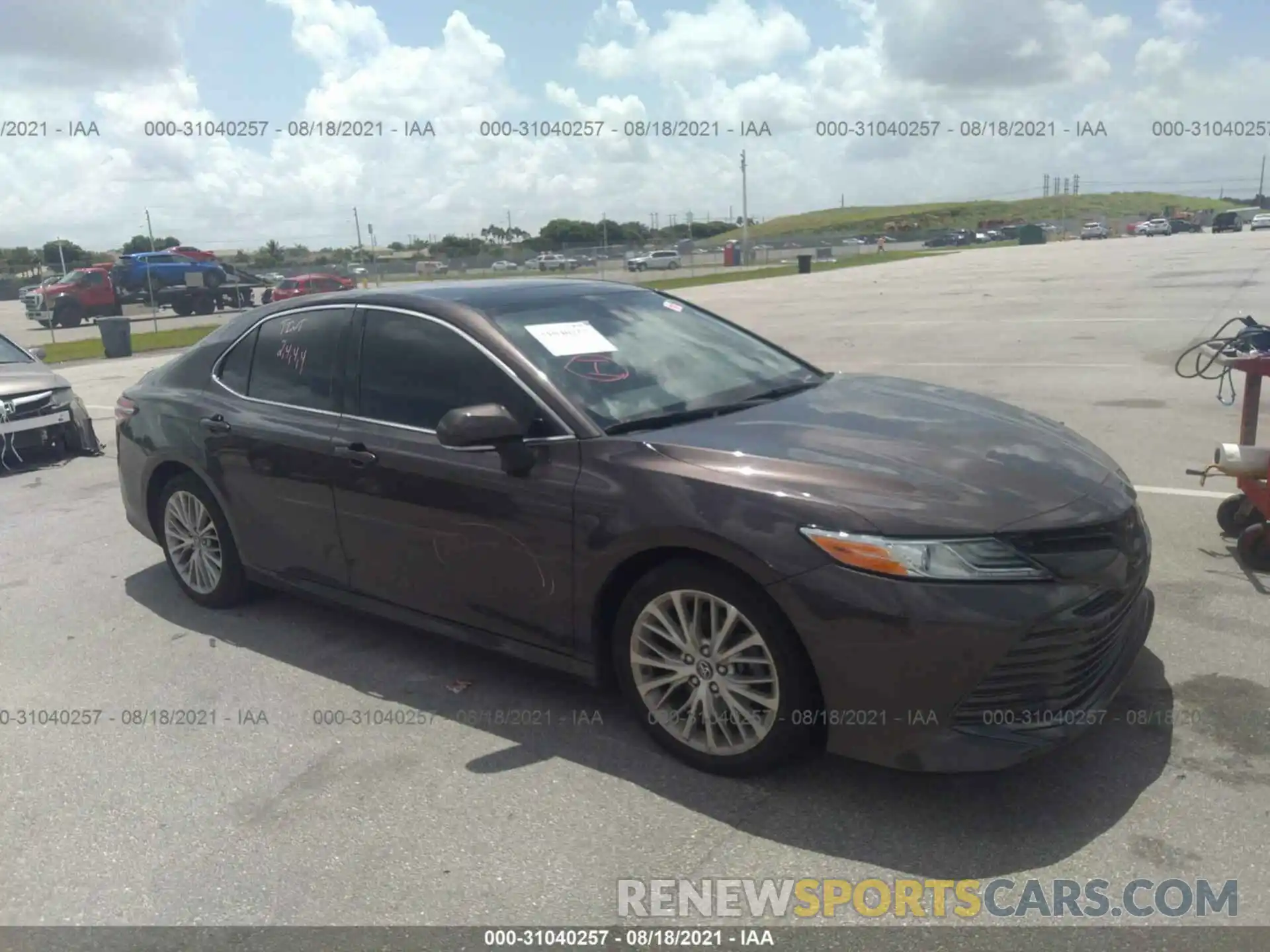 1 Photograph of a damaged car 4T1B11HK0KU800368 TOYOTA CAMRY 2019