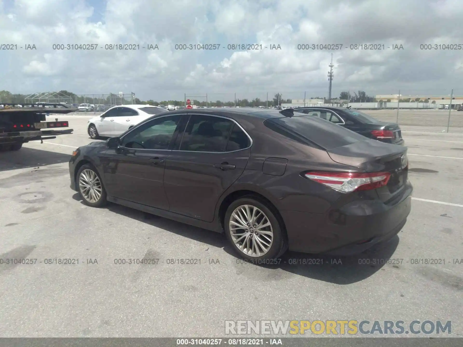 3 Photograph of a damaged car 4T1B11HK0KU800368 TOYOTA CAMRY 2019