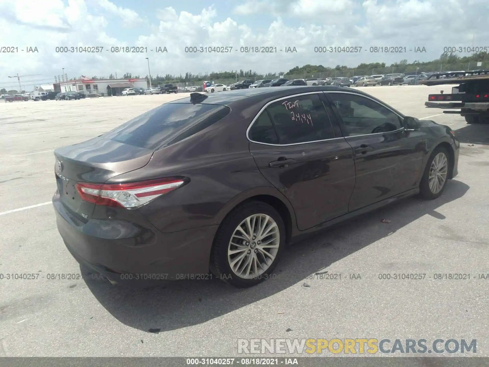 4 Photograph of a damaged car 4T1B11HK0KU800368 TOYOTA CAMRY 2019