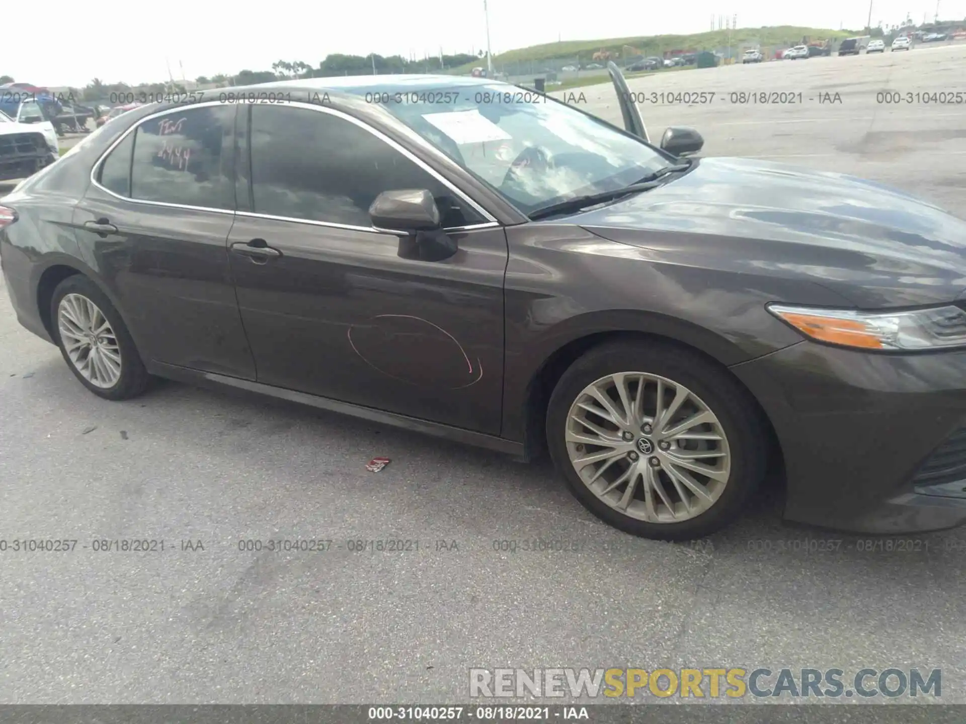 6 Photograph of a damaged car 4T1B11HK0KU800368 TOYOTA CAMRY 2019