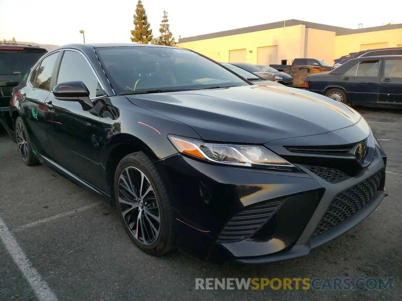 1 Photograph of a damaged car 4T1B11HK0KU800998 TOYOTA CAMRY 2019