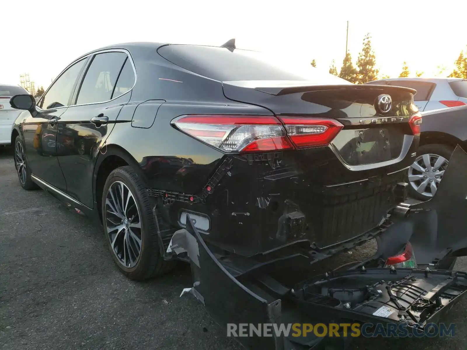 3 Photograph of a damaged car 4T1B11HK0KU800998 TOYOTA CAMRY 2019