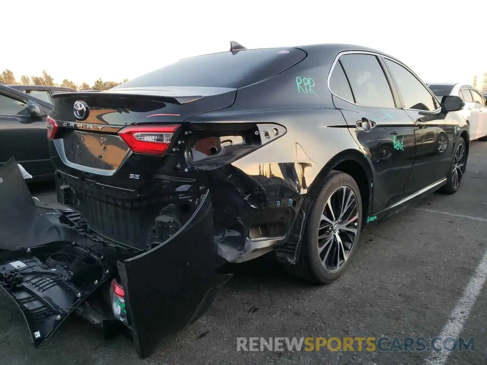 4 Photograph of a damaged car 4T1B11HK0KU800998 TOYOTA CAMRY 2019