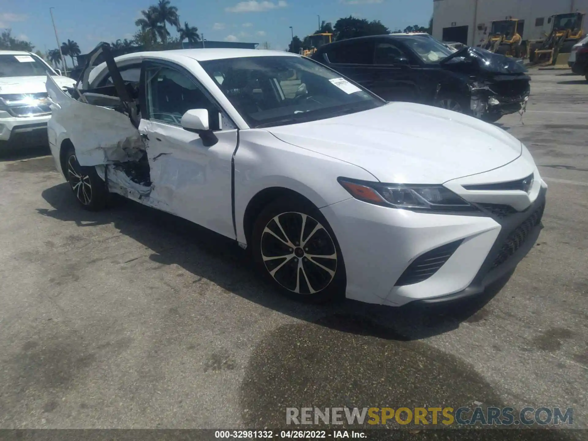 1 Photograph of a damaged car 4T1B11HK0KU805232 TOYOTA CAMRY 2019