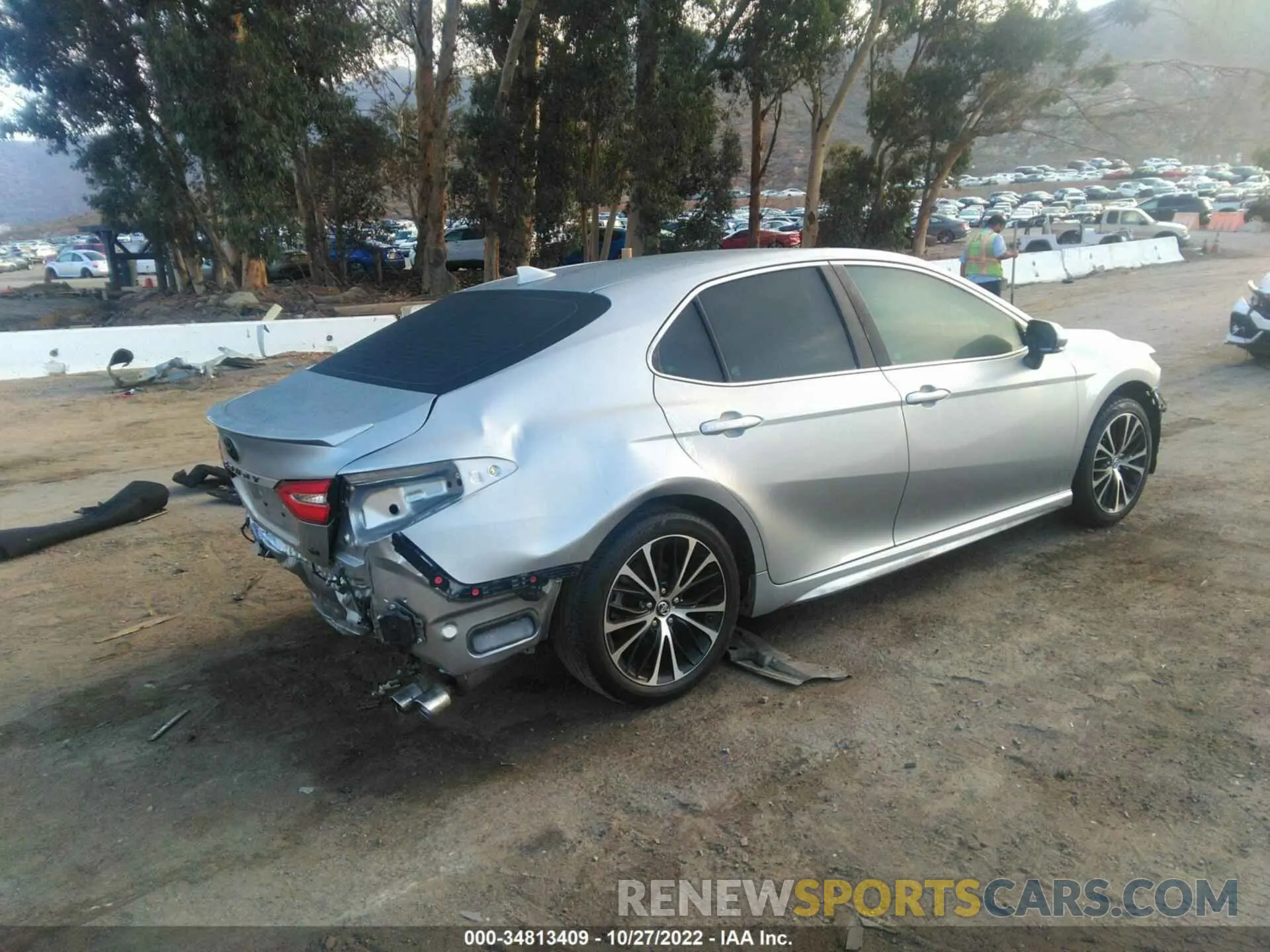 4 Photograph of a damaged car 4T1B11HK0KU807725 TOYOTA CAMRY 2019