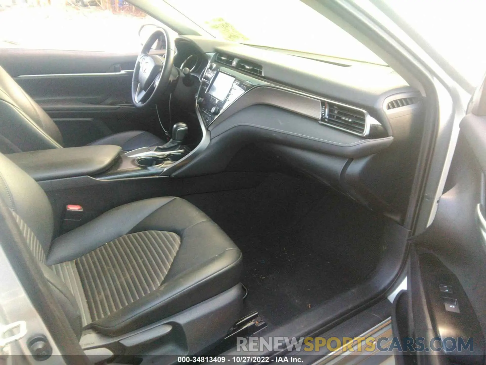 5 Photograph of a damaged car 4T1B11HK0KU807725 TOYOTA CAMRY 2019
