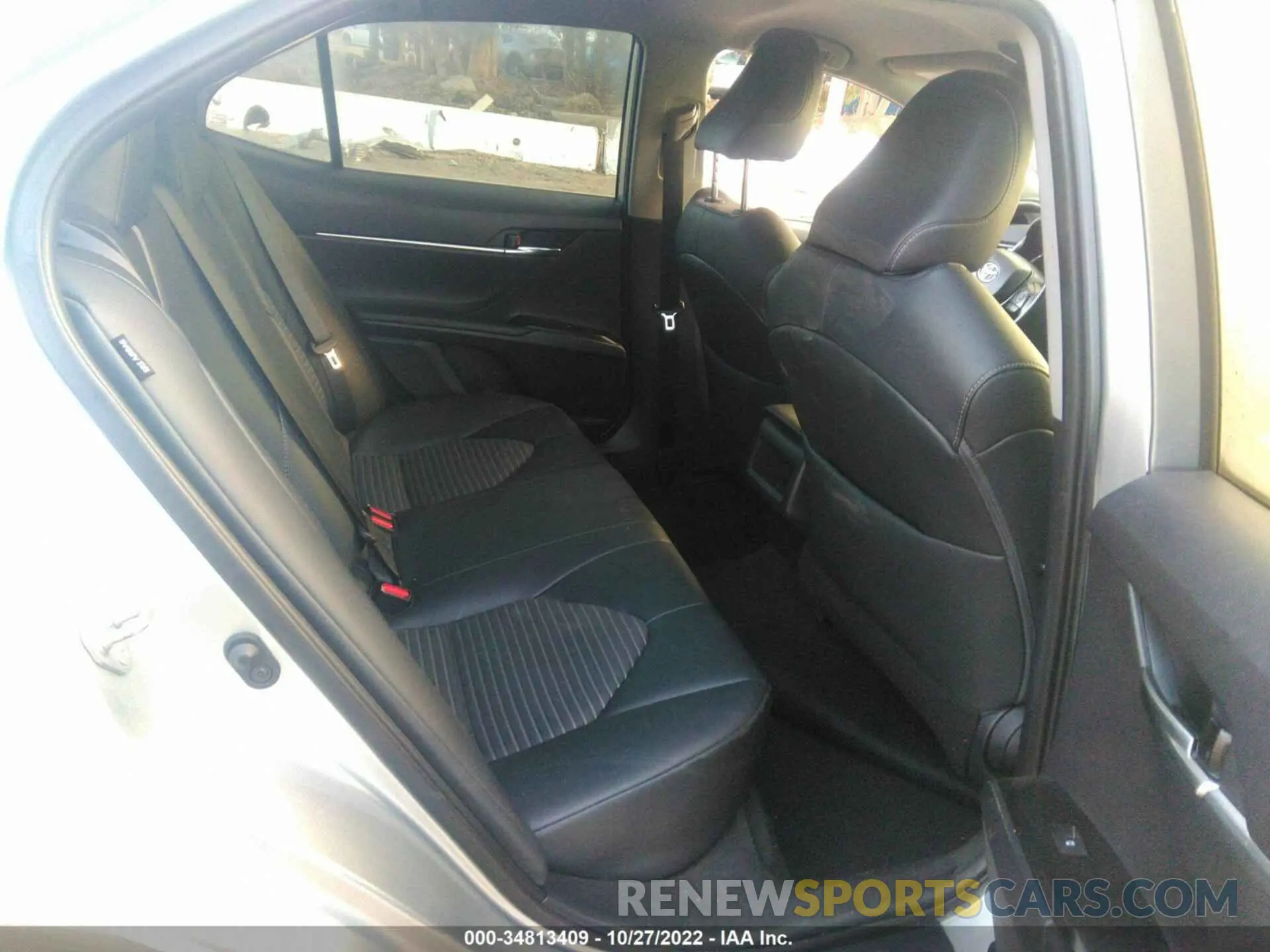 8 Photograph of a damaged car 4T1B11HK0KU807725 TOYOTA CAMRY 2019