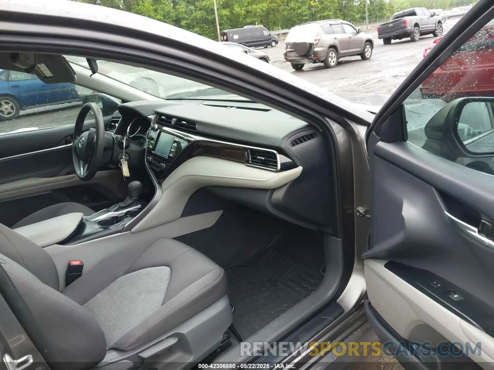 5 Photograph of a damaged car 4T1B11HK0KU808082 TOYOTA CAMRY 2019