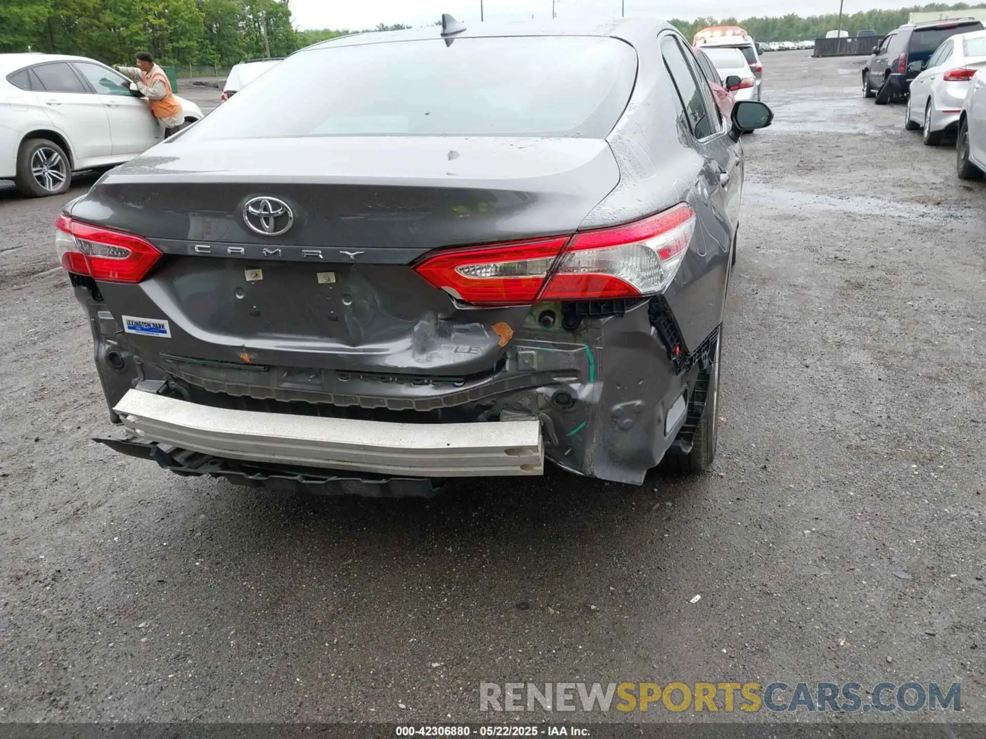 6 Photograph of a damaged car 4T1B11HK0KU808082 TOYOTA CAMRY 2019