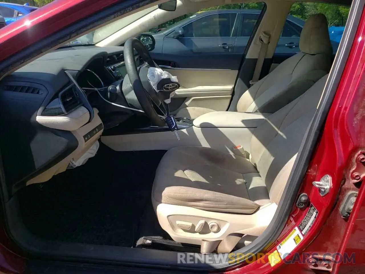 7 Photograph of a damaged car 4T1B11HK0KU810494 TOYOTA CAMRY 2019