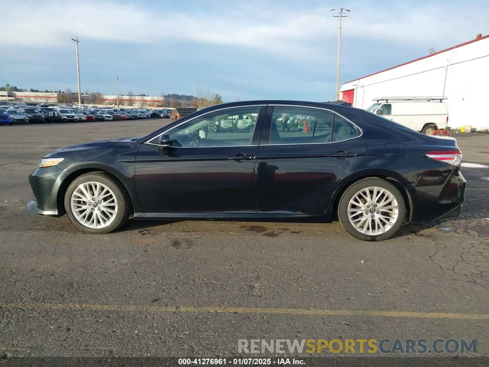 14 Photograph of a damaged car 4T1B11HK0KU810527 TOYOTA CAMRY 2019