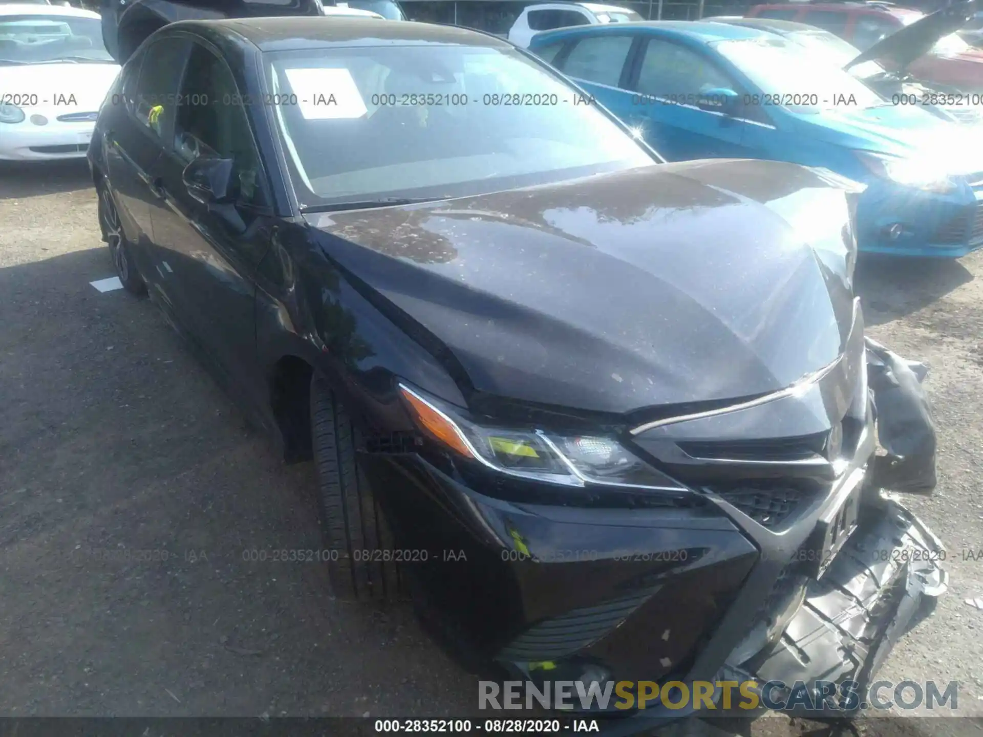 1 Photograph of a damaged car 4T1B11HK0KU816215 TOYOTA CAMRY 2019