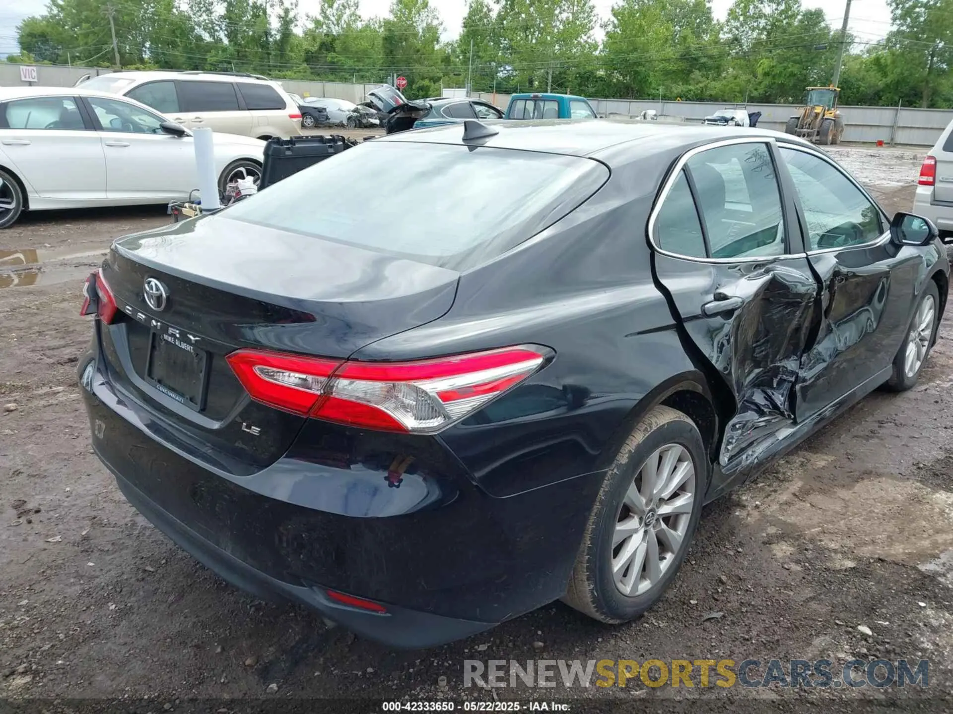 4 Photograph of a damaged car 4T1B11HK0KU821995 TOYOTA CAMRY 2019